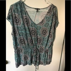 Cute sleeveless Daisy Fuentes top